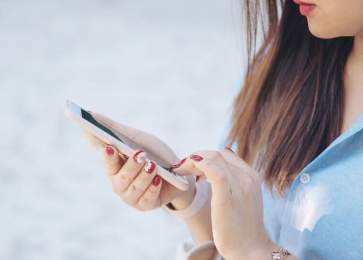 स्क्रीन रिकॉर्डिंग के साथ वॉयसओवर, iPhone की ये 3 ट्रिक नहीं जानते होंगे आप