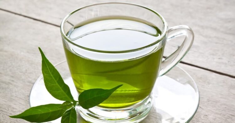 Green Tea के साथ भूलकर भी ना खाएं ये चीज़ें