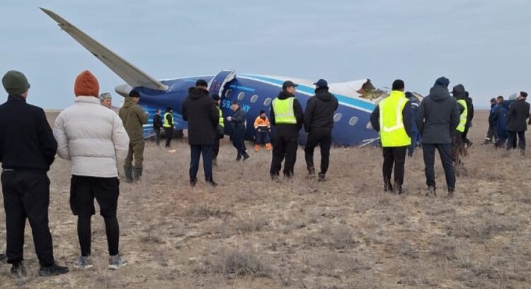 Flight Crash Horror: अजरबैजान से रूस जा रही फ्लाइट हादसे का शिकार 1 Azerbaijan Airlines plane in Kazakhstan's Aktau.