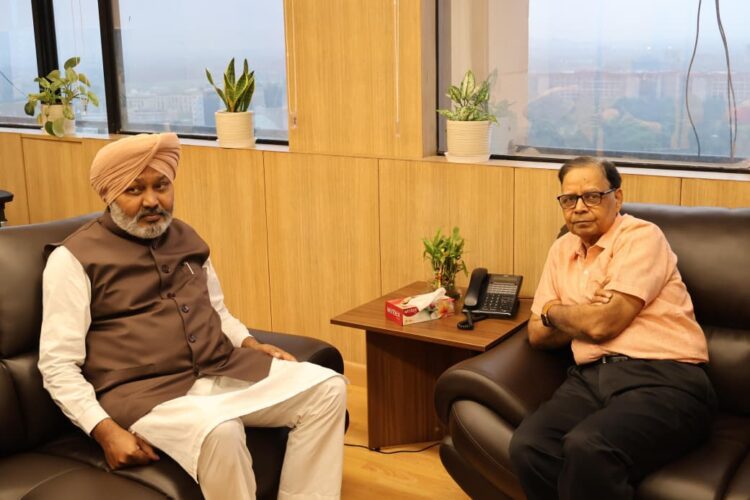 पंजाब प्रतिनिधिमंडल ने 16वें वित्त आयोग के चेयरमैन से की मुलाकात 1 Cheema