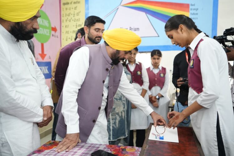 युवाओं को नौकरी मांगने वाला नहीं, नौकरी देने में सक्षम बनाएंगे - मुख्यमंत्री 1 Cm mann