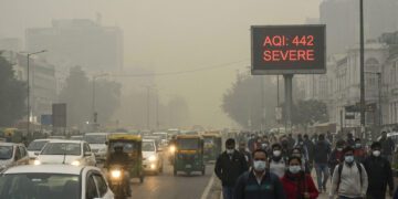 Delhi Pollution News: 400 के पार AQI, स्कूलों में खेल बंद, BCCI ने भी बदला वेन्यू 15 Delhi Pollution News