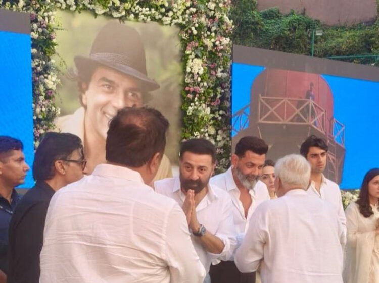 Dharmendra Prayer Meet