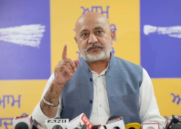 “धर्मी फौजी” के नाम पर गैंगस्टर के परिवार को टिकट देना अकाली दल का पुराना ‘मैनेज’ करने का तरीका: बलतेज पन्नू