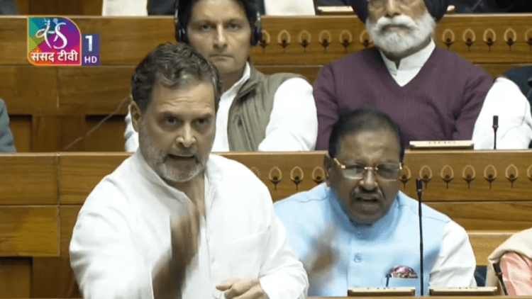 Election Commission Controversy पर संसद में संगीन आरोप, लोकतंत्र खतरे में 1 Rahul Gandhi