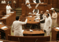 Parliament Disruption का खूनी इतिहास: जब सदन में माइक बने हथियार, 33 विधायक हुए थे घायल 11 Parliamentary Disruption India