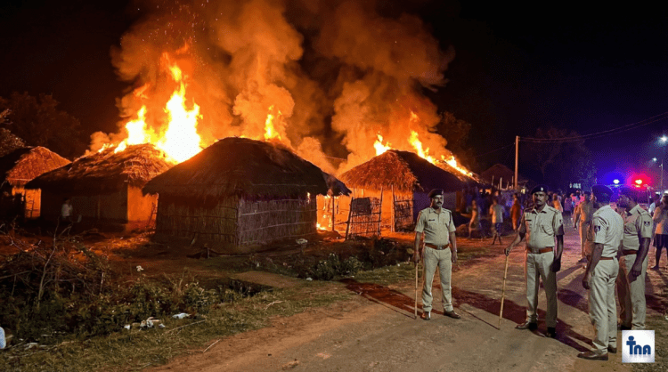 Odisha Malkangiri Violence: सिरकटा शव मिलने पर फूंका पूरा गांव, इंटरनेट बंद 1 Odisha Malkangiri Violenc