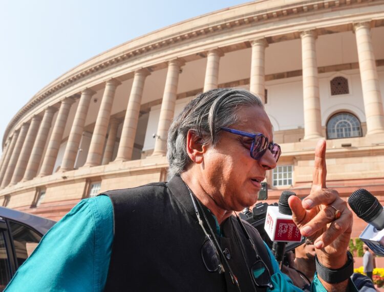 Veer Savarkar Award लेने से Shashi Tharoor का इनकार! सवाल पर 'दौड़' क्यों लगाई? 1 Shashi Tharoor