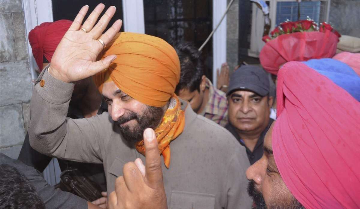 Navjot Singh Sidhu Punjab Congress President Out Of Control On Journalist's Question
