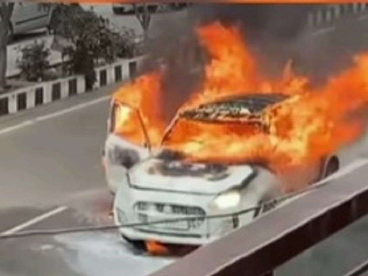 Ludhiana Car Fire Accident; Driver Jumps Out To Save Life