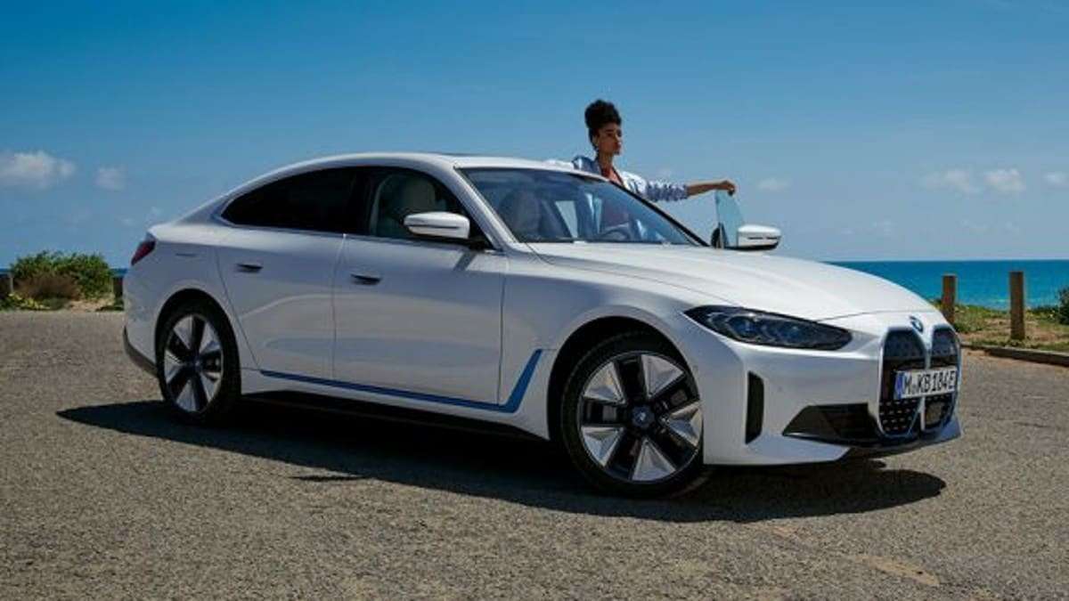 590 km रेंज वाली BMW i4 इलेक्ट्रिक कार लॉन्च, भारत