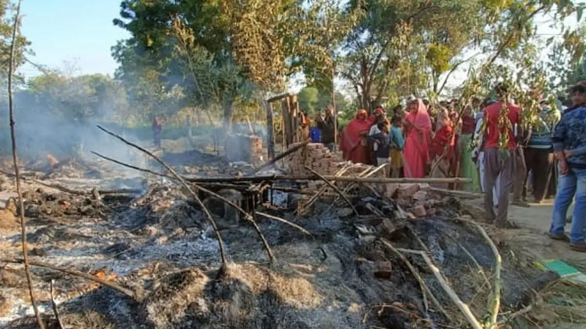 Kanpur Fire: पुलिस के सामने मां-बेटी जिंदा जले, अतिक्रमण हटाने के दौरान हुआ हादसा 1 Kanpur Fire