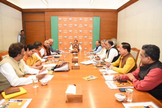 जेपी नड्डा ने की भाजपा महासचिवों के साथ बैठक