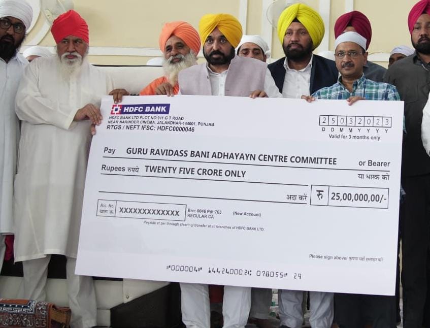 गरीबों के नेता होने का दावा करने वालों ने ही उनको बड़े दावों के द्वारा मूर्ख बनाया 3 2