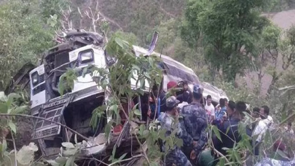 6 killed, 28 injured in bus accident in Nepal