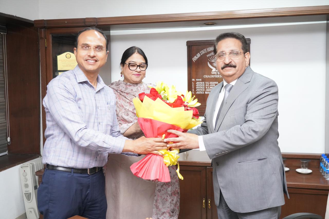 जस्टिस संत प्रकाश ने पंजाब राज्य मानव अधिकार आयोग के अध्यक्ष के रूप में संभाला पद 1 Justice Sant Prakash assumes Charge as the Chairman of the Punjab State Human Rights Commission