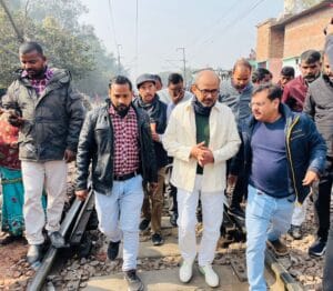 केंद्र की भाजपा सरकार झुग्गियां तोड़ गरीब लोगों को बेघर करना चाहती है- आप