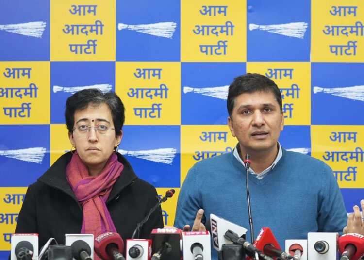 भाजपा की केंद्र सरकार के इशारे पर एमसीडी कमिश्नर मानने से इन्कार कर रहे दुकानों को डी-सील करने का आदेश- आप