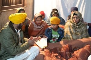 मुख्यमंत्री ने शहीद जसपाल सिंह के परिवार को एक करोड़ रुपए की वित्तीय सहायता का चैक सौंपा