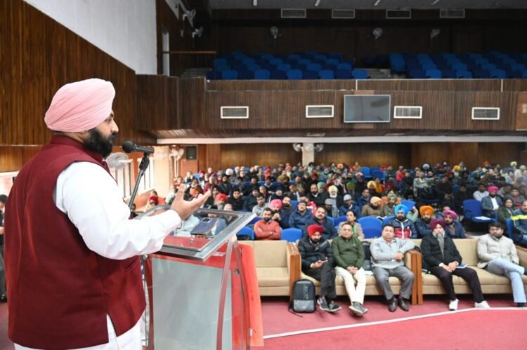 विद्यार्थियों के सीखने के स्तर को निखारने की ओर ध्यान दें अध्यापक: हरजोत सिंह बैंस 1 हरजोत सिंह बैंस