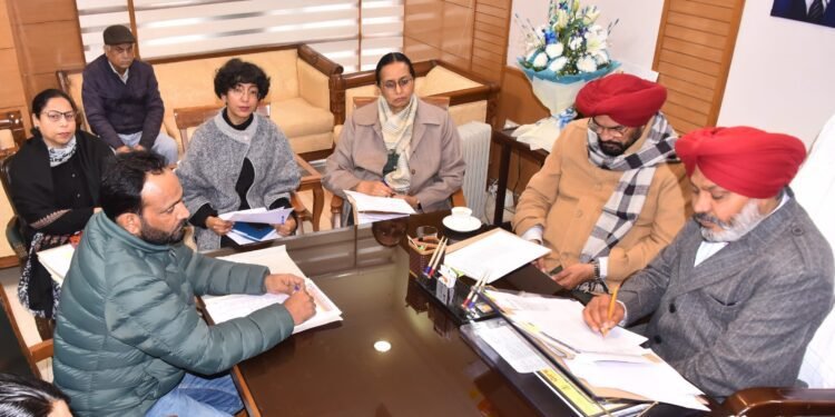 कैबिनेट सब-कमेटी द्वारा स्कूल शिक्षा विभाग से सम्बन्धित अलग-अलग यूनियनों के साथ बैठक