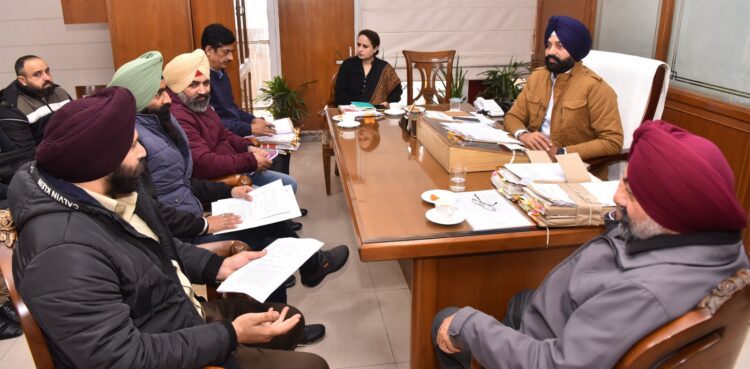 पंजाब रोडेवज़ के ठेका आधारित ड्राइवरों और कंडक्टरों को रेगुलर करने के लिए सरकार वचनबद्धः लालजीत सिंह भुल्लर 1 पंजाब रोडेवज़