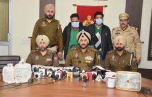 पंजाब पुलिस ने दो ‘बड़ी मछलियों’ समेत पाँच नशा-तस्करों को अमृतसर से किया गिरफ़्तार