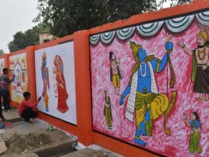 अयोध्या धाम में वॉल पेंटिंग से लेकर रेत शिल्प पर उकेरे जा रहे भगवान राम