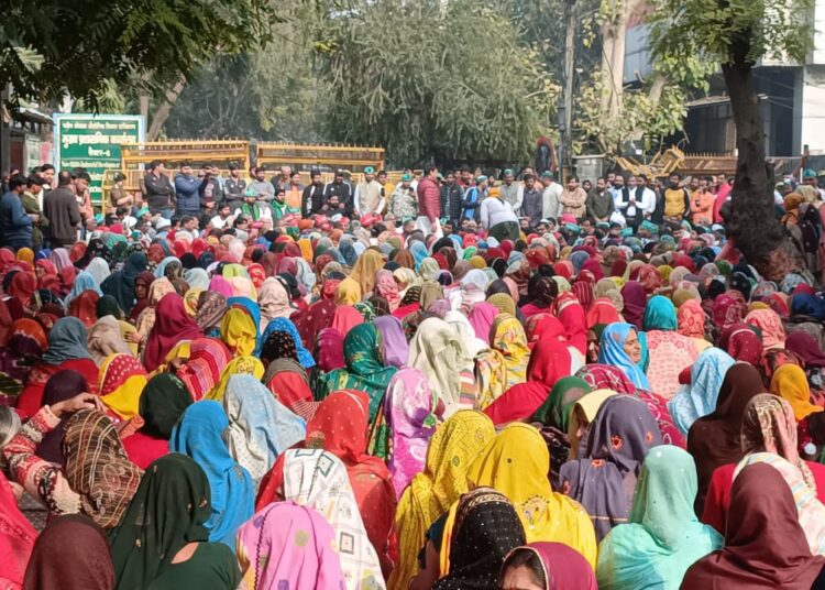 आज प्राधिकरण की तालाबंदी करेंगे किसान