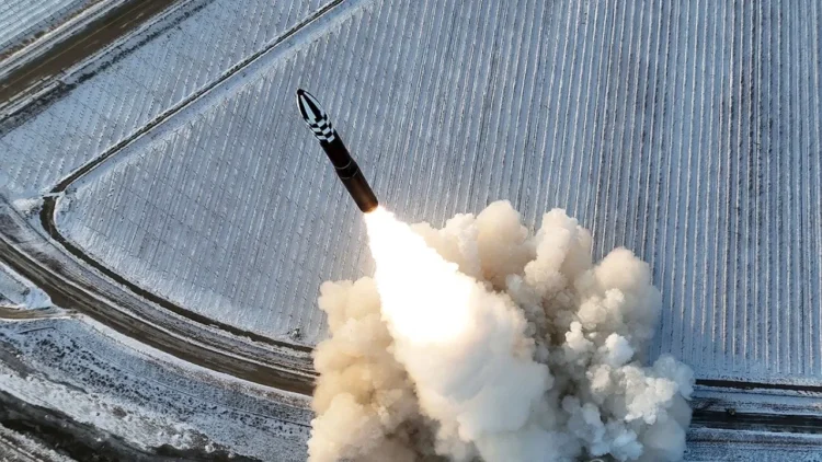 उत्तर कोरिया ने बैलिस्टिक मिसाइल सफलतापूर्वक लॉन्च करने का किया दावा 1 उत्तर कोरिया ने बैलिस्टिक मिसाइल सफलतापूर्वक लॉन्च करने का किया दावा