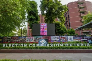 चुनाव आयोग ने बंगाल में कानून-व्यवस्था की स्थिति पर दैनिक रिपोर्ट मांगी