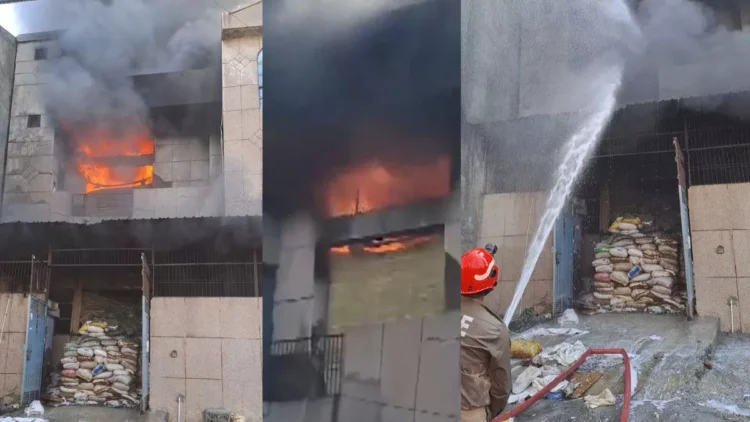 दिल्ली के बवाना में फैक्ट्री में भीषण आग 1 फैक्ट्री में भीषण आग