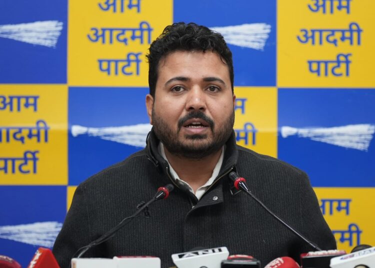 दिल्ली में आम आदमी पार्टी को खत्म करने की साजिश में भाजपा का ऑपरेशन लोटस फिर शुरू