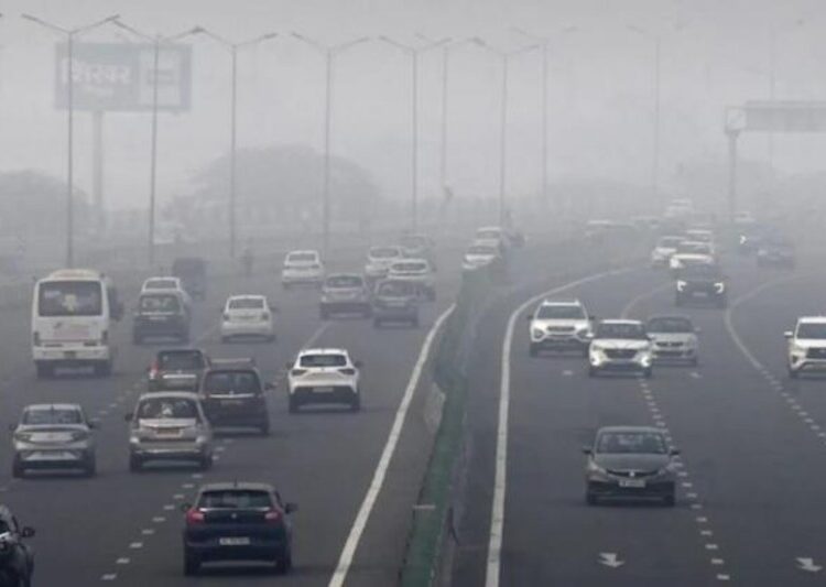 Delhi में Minimum Temperature 6.1, हवा की गुणवत्ता 'बेहद खराब'