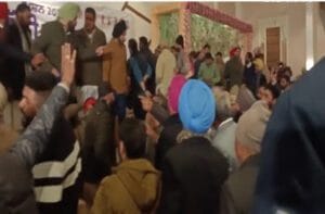 पंजाब प्रभारी Devendra Yadav की मीटिंग में जबरदस्त हंगामा, आपस में भिड़ गए कांग्रेसी वर्कर