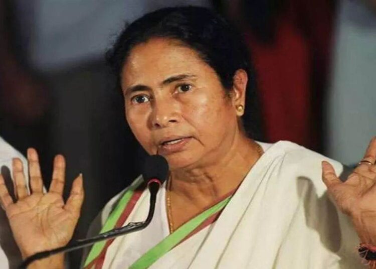 पश्चिम बंगाल में अकेले चुनाव लड़ेंगी Mamata Banerjee