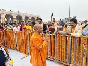 प्राण प्रतिष्ठा कार्यक्रम में कुशल मेजबान के रुप में नजर आये Yogi Adityanath