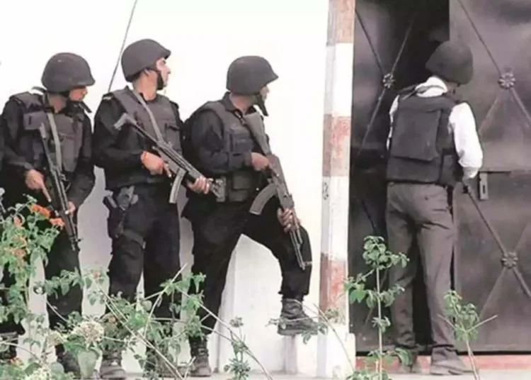 यूपी एटीएस ने बंगाल में मदरसे पर मारा छापा, कंप्यूटर और सिम कार्ड जब्त