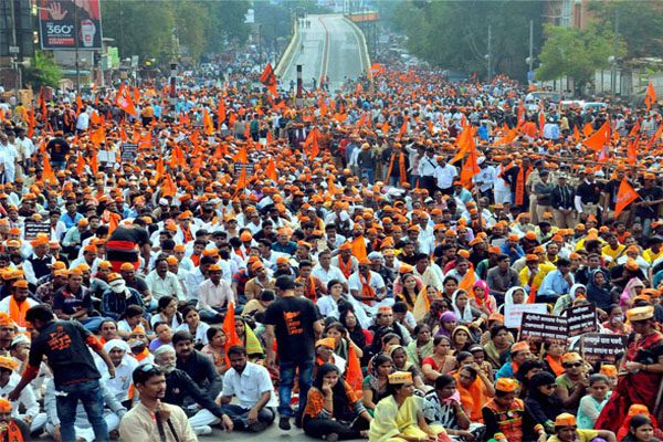 लाखों मराठों ने मुंबई की ओर निकाला लॉन्ग मार्च, लगाए 'Ek Maraatha, Laakh Maraatha' के नारे 1 लाखों मराठों ने मुंबई की ओर निकाला लॉन्ग मार्च, लगाए 'Ek Maraatha, Laakh Maraatha' के नारे