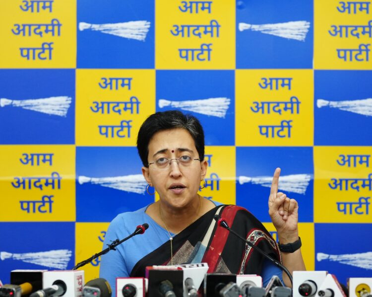 पिछले एक साल में केंद्र सरकार की एजेंसियों ने दिल्ली में जितनी झुग्गियाँ तोड़ी,