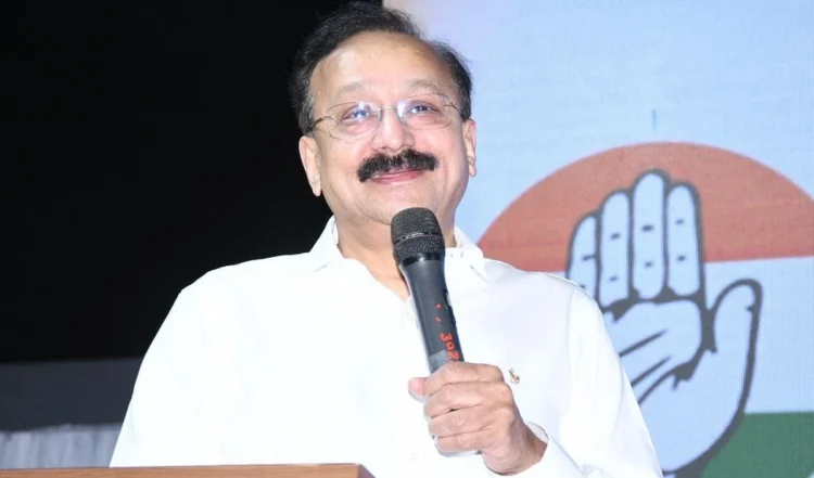 महाराष्ट्र में 'India' गठबंधन को बड़ा झटका, पूर्व मंत्री Baba Siddiqui ने छोड़ी कांग्रेस 1 महाराष्ट्र में 'India' गठबंधन को बड़ा झटका, पूर्व मंत्री Baba Siddiqui ने छोड़ी कांग्रेस