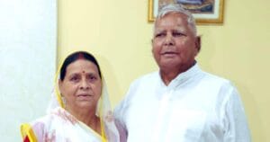 पूर्व CM राबड़ी देवी बेटी मीसा भारती के साथ राउज एवेन्यू कोर्ट में हुई पेश