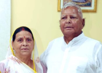 पूर्व CM राबड़ी देवी बेटी मीसा भारती के साथ राउज एवेन्यू कोर्ट में हुई पेश