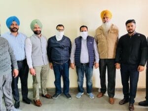 अमृतसर इम्प्रूवमेंट ट्रस्ट के जेई और क्लर्क को विजिलेंस ब्यूरो ने 50 हजार रुपये रिश्वत लेते पकड़ा