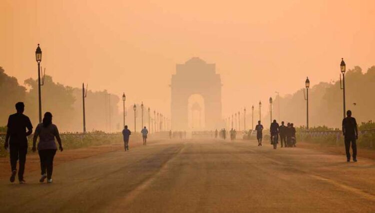 Delhi Weather:दिल्ली में शनिवार सुबह 7.4 डिग्री सेल्सियस दर्ज किया गया न्यूनतम तापमान 1 Delhi Weather:दिल्ली में शनिवार सुबह 7.4 डिग्री सेल्सियस दर्ज किया गया न्यूनतम तापमान
