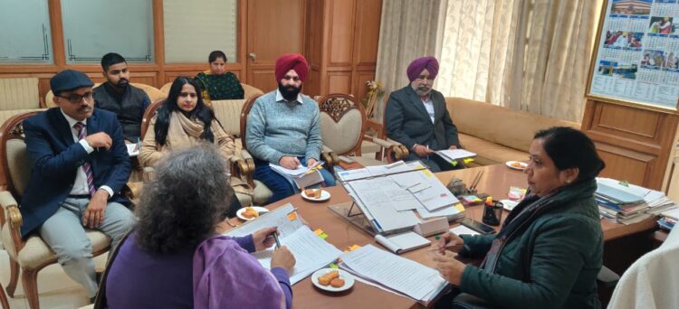 डा. बलजीत कौर ने ट्रांसजैंडर व्यक्तियों की भलाई के लिए नीतियाँ बनाने सम्बन्धी की मीटिंग 1 डा. बलजीत कौर ने ट्रांसजैंडर व्यक्तियों की भलाई के लिए नीतियाँ बनाने सम्बन्धी की मीटिंग