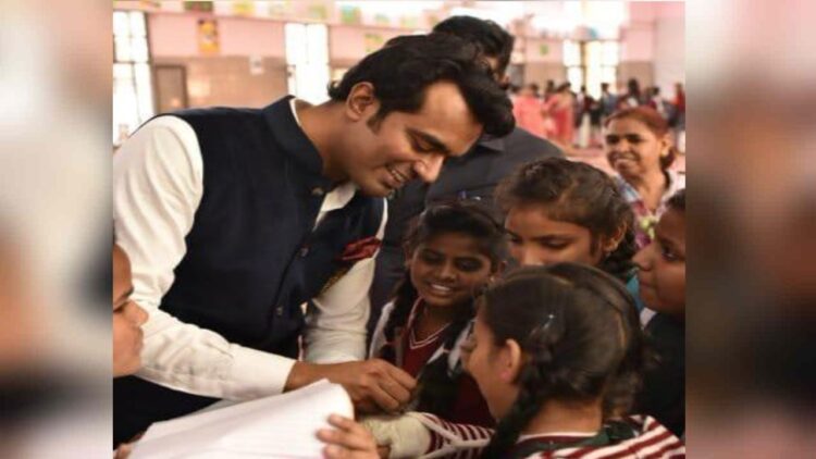 IAS अभिषेक सिंह का इस्तीफा मंजूर, इस सीट से चुनाव लड़ने की है तैयारी