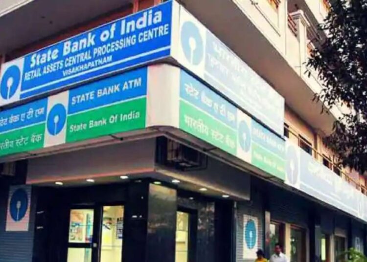 SBI ने फ्लाईवायर के साथ किया समझौता, विदेश में पढ़ने वाले भारतीय छात्रों को मिलेगी ये बड़ी सुविधा