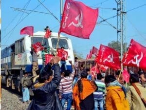 Strike in India...न चलेंगी ट्रेनें, न होगा किसी सरकारी दफ्तर में काम, हड़ताल का हो गया ऐलान