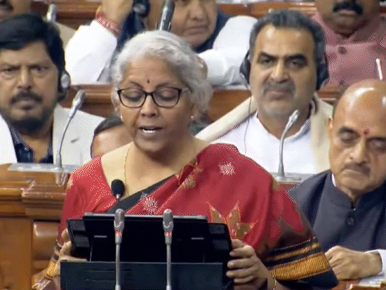 अमृत पीढी को सशक्त बनाएगी सरकार : वित्त मंत्री